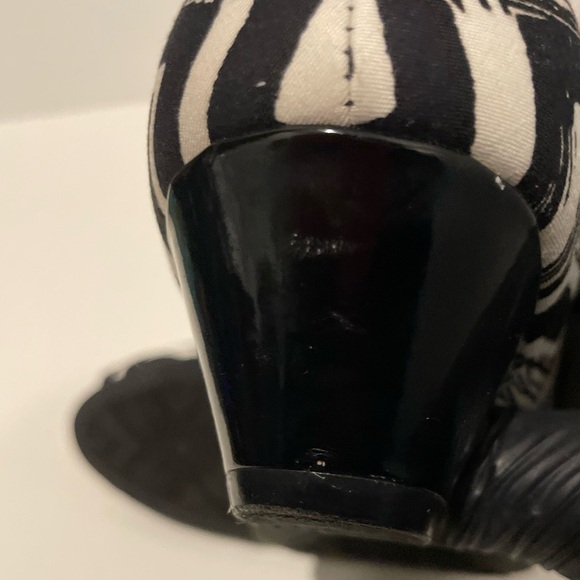 CL By Laundry Heels Size 8 black & white - Picture 5 of 12